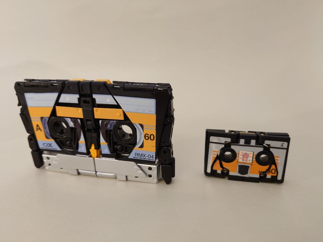 非正規　トランスフォーマー 　カセットロン「ヴォルチャー　バザード」２種セット