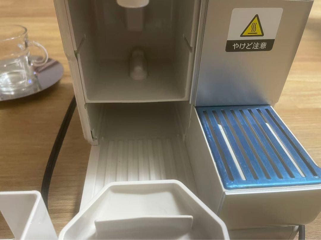 中古ネスプレッソコーヒーメーカーF521 + ネスプレッソコップセット(2