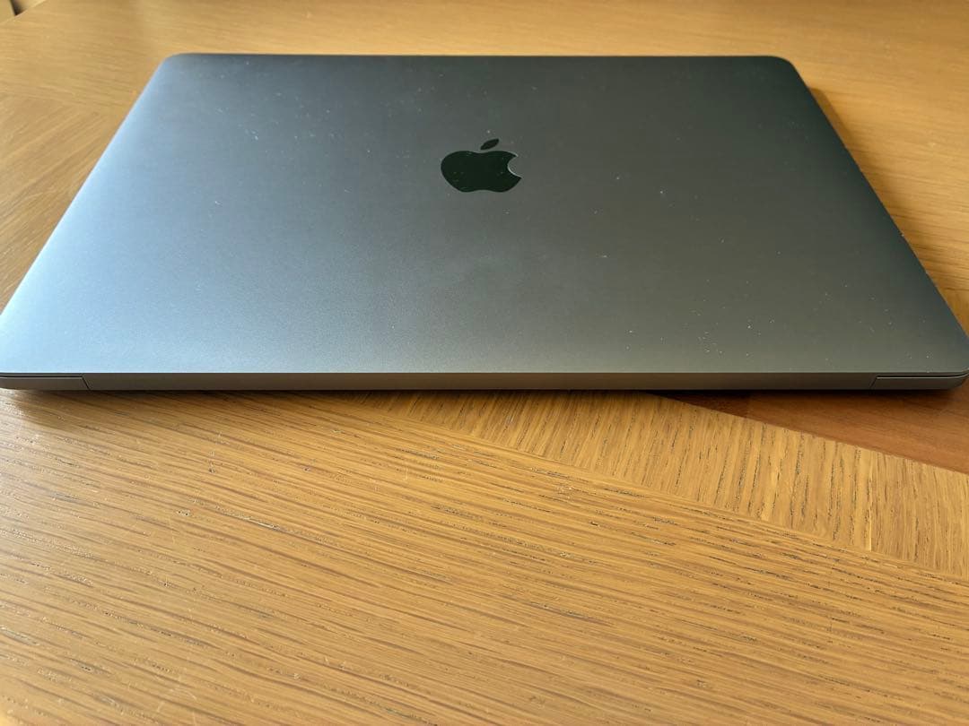 ジャンク】MacBook Pro シルバー 本体と充電器 - メルカリ