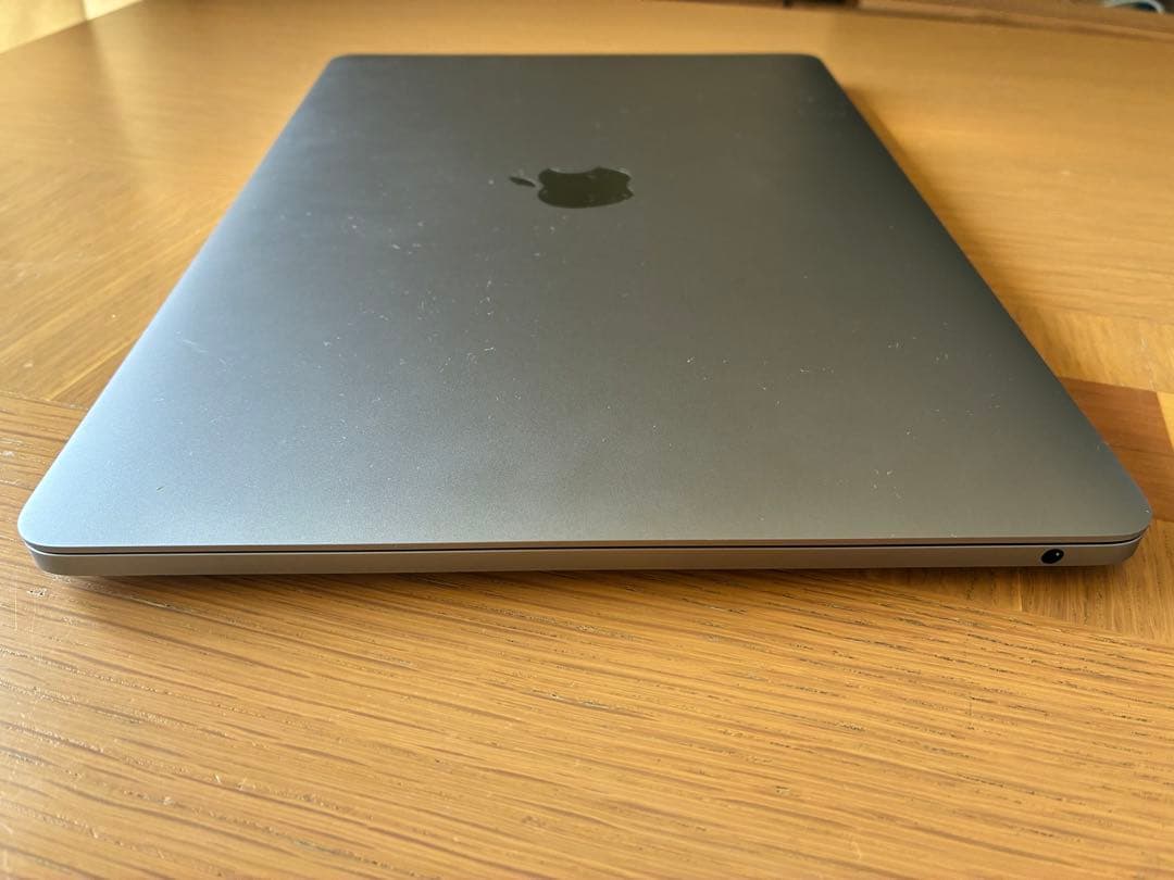 ジャンク】MacBook Pro シルバー 本体と充電器 - メルカリ