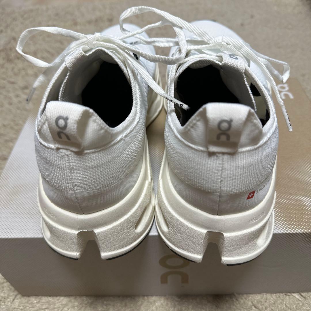 靴 On Cloudsurfer Max Wide 28.0cm