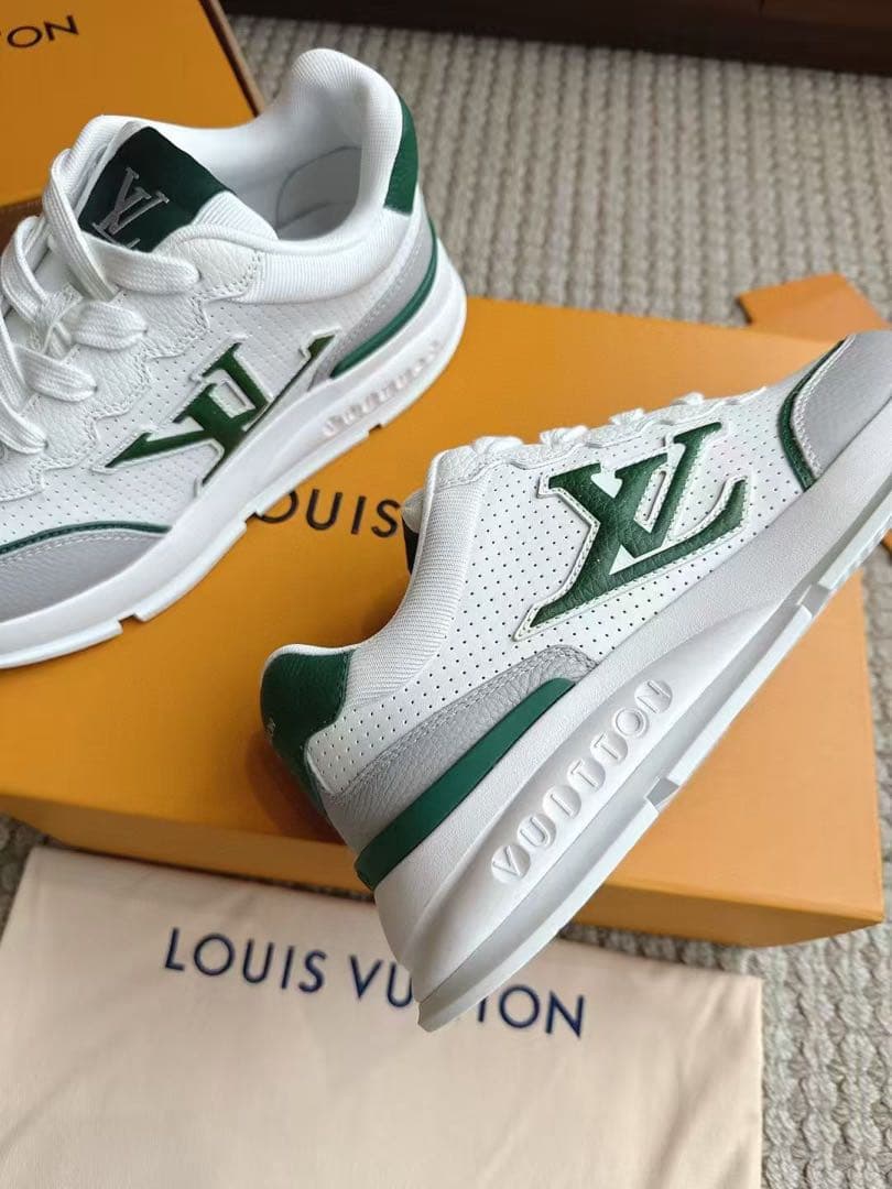 LOUIS VUITTON スニーカー ホワイト/グリーン LOUIS VUITTON - ルイヴィトンLVトレイナー緑色レディース スニーカー