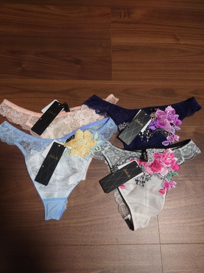 サルートLサイズ　花柄刺繍 Tバックショーツセット（レア商品セット）新品未使用 サルート 【復刻デザイン 限定発売商品】 Tバックショーツ PTK425