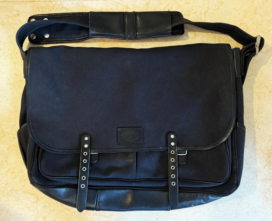 レア】ウエストトワイスWASTETWIC メッセンジャーバッグ 本物 - メルカリ