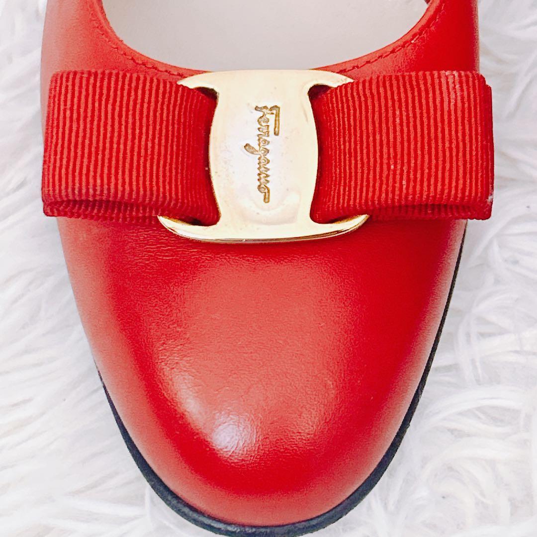 フェラガモ　パンプス　ヴァラ　リボン　ゴールド金具　赤　7.5C 24.5