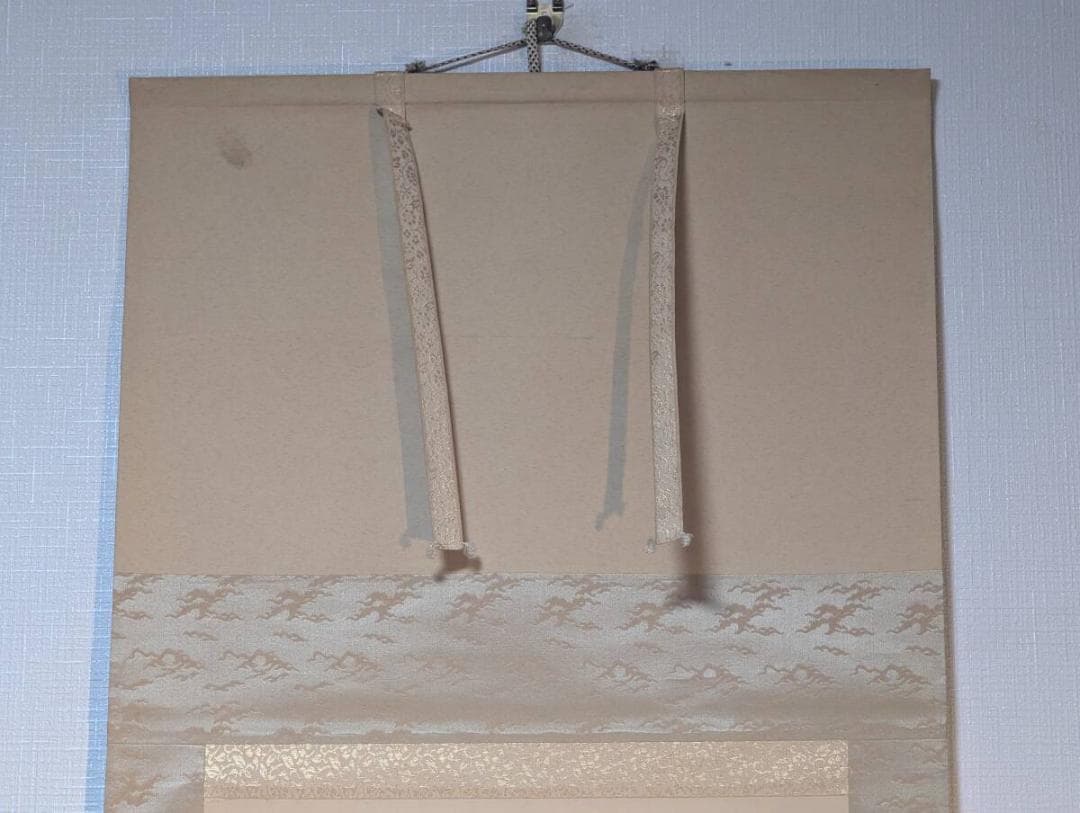 真作】掛軸 霧に包まれた山村風景図 静寂な晩秋の掛軸