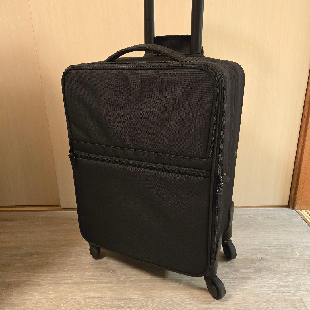 無印良品　半分の厚みで収納できるソフトキャリーケース　小型　36L　ブラック　黒 MUJItoGO那覇空港】半分の厚みで収納できるキャリーケース