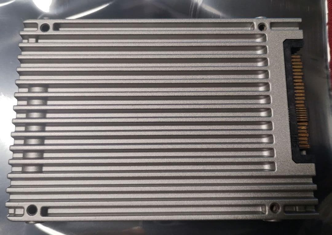 INTEL SSD 1.2TB 2.5インチ U.2 PCIe/NVMe