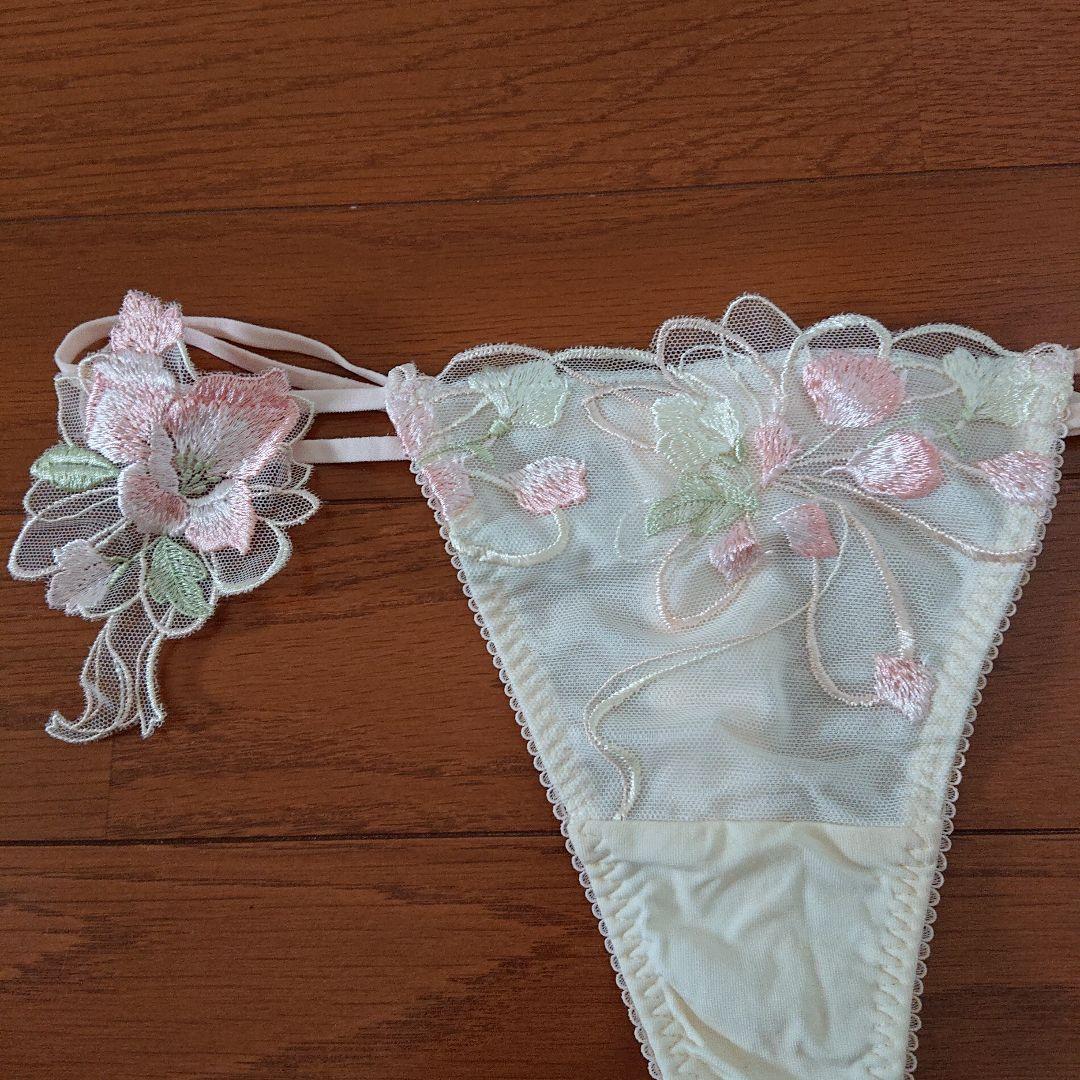 《新品》ワコール　サルート、高級オシャレな下着上下セット