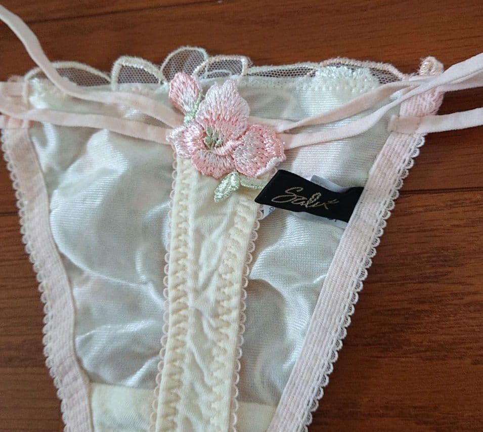 《新品》ワコール　サルート、高級オシャレな下着上下セット