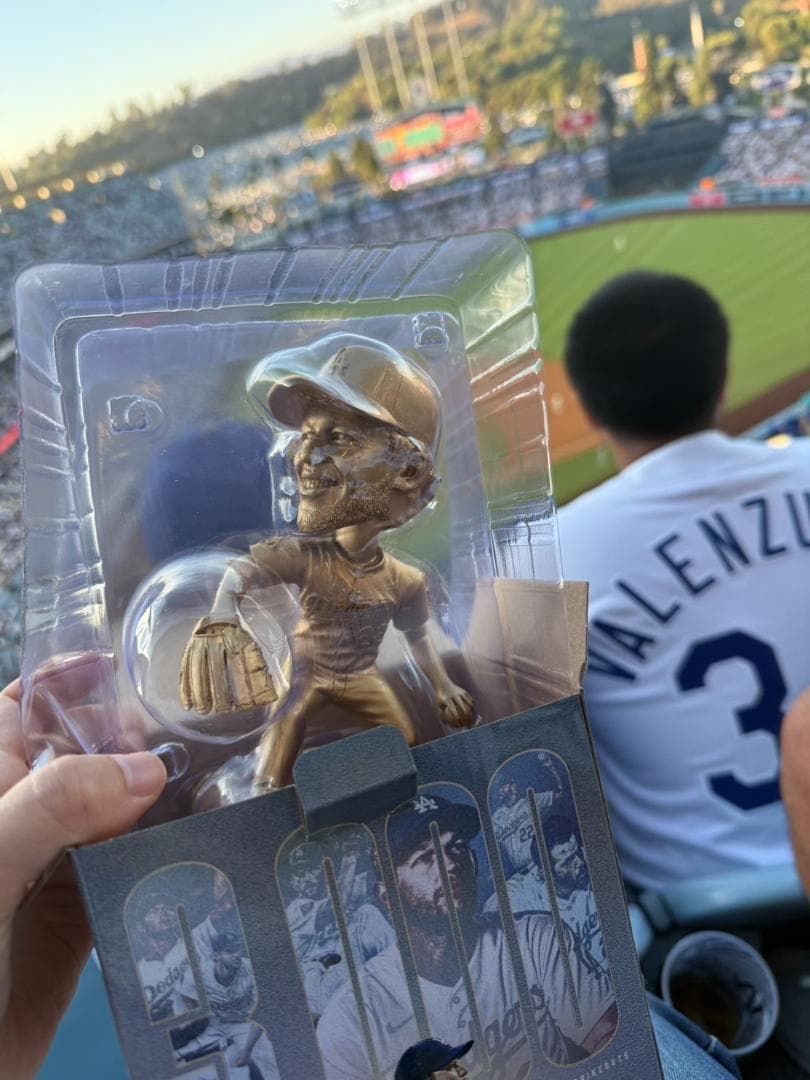 限定ゴールド】カーショー ボブルヘッド 3000奪三振 来場者限定 - メルカリ