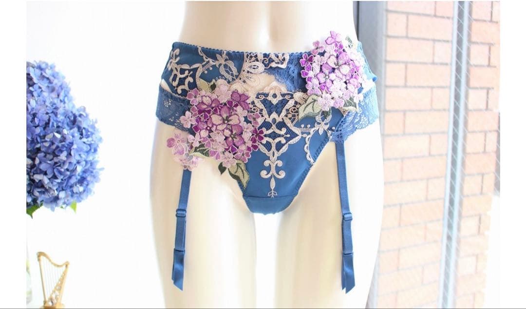 サルート 49グループ モロッコ ガーターベルト BU ☆店舗限定☆ - メルカリ