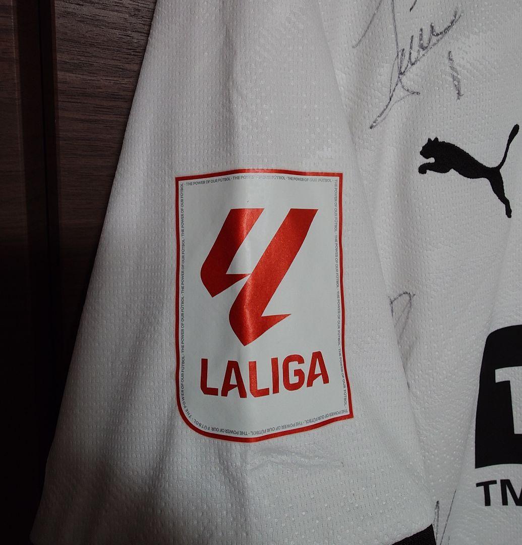 最終SALE】バレンシアCF 21選手 直筆サイン入りユニフォーム - メルカリ