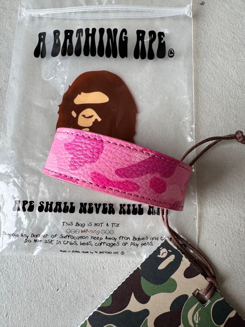 《A BATHING APE》アベイシングエイプ レザーブレスレットtkb094