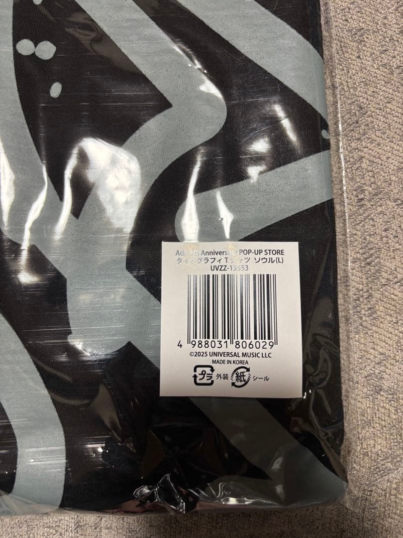 【新品】Ado5thポップアップ韓国ソウル限定タイポグラフィTシャツ(Ｌサイズ)