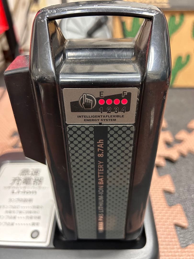 リチウムイオンバッテリー 8.7Ah 充電器付き
