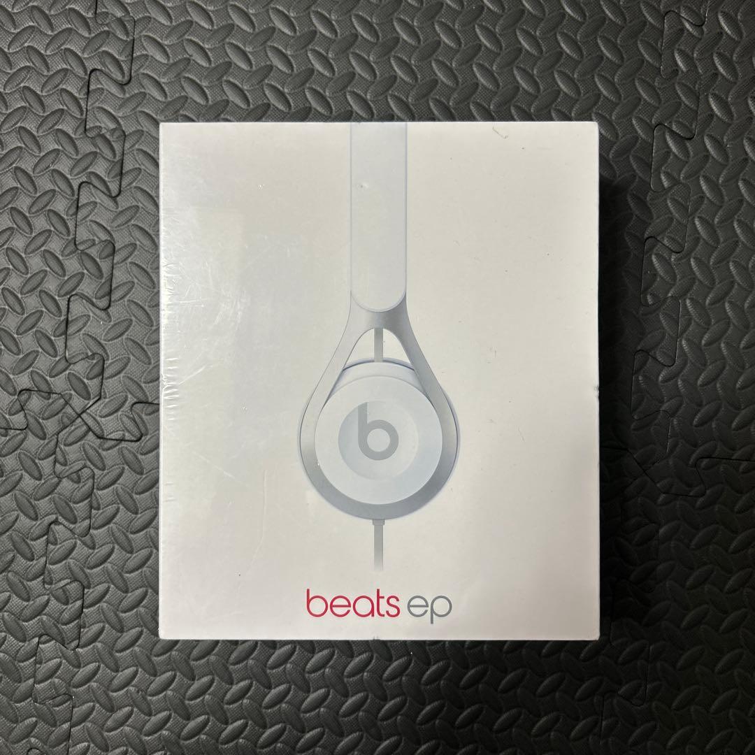 Beats EP ホワイト 有線ヘッドホン Amazon.co.jp: Beats EP オンイヤーヘッドホン -電池残量を気にせず
