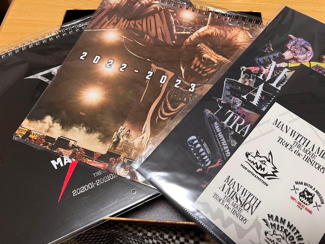 MAN WITH A MISSION キーホルダー・ステッカー・カレンダーセット