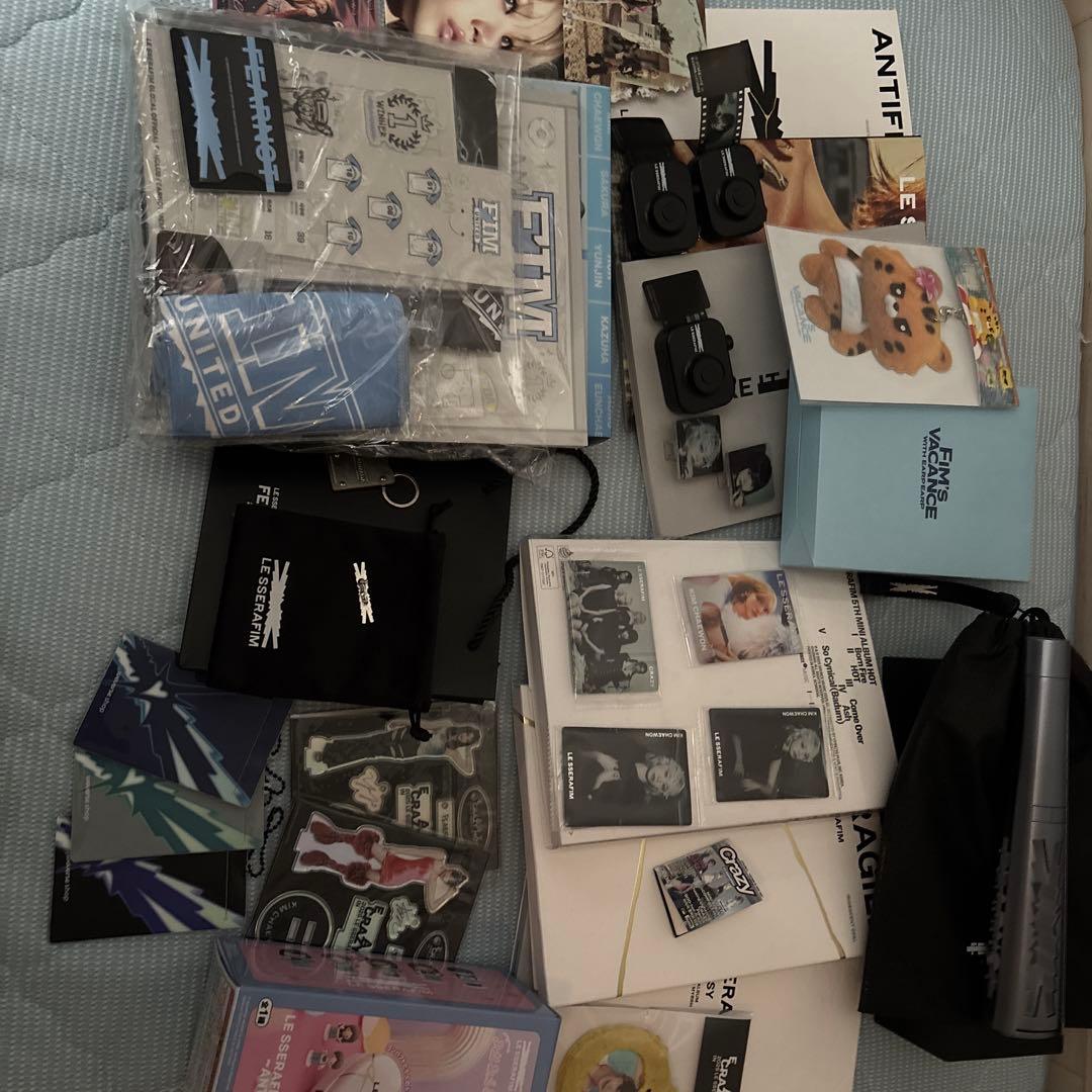 Le Sserafimグッズ まとめ売りペンライトCDフォトカードメンバーシップ Le Sserafimグッズ まとめ売りペンライトCDフォトカードメンバーシップ