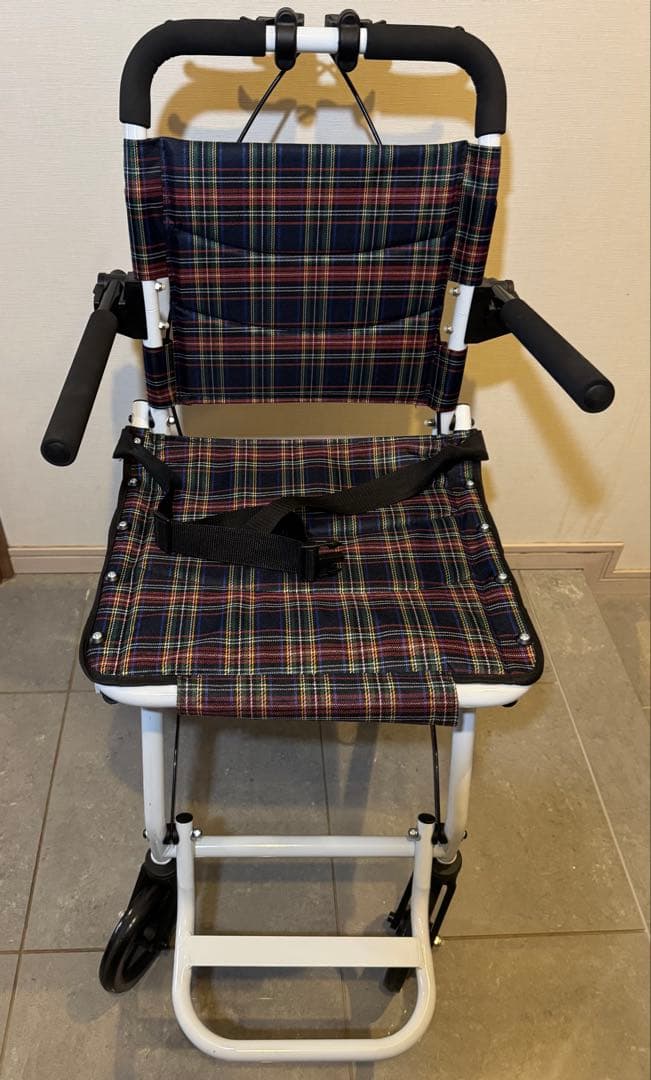 車椅子 介助型 ノーパンクタイヤ 折りたたみ　　超軽量 コンパクト　ホワイト MRG JAPAN 車椅子 軽量 13kg 折りたたみ コンパクト 自走式 介助用