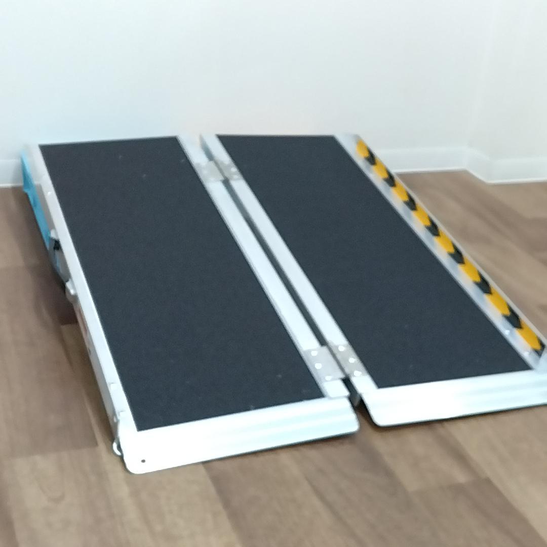 都《BUTYQ》折りたたみ式　アルミスロープ　長さ91cm、幅72cm