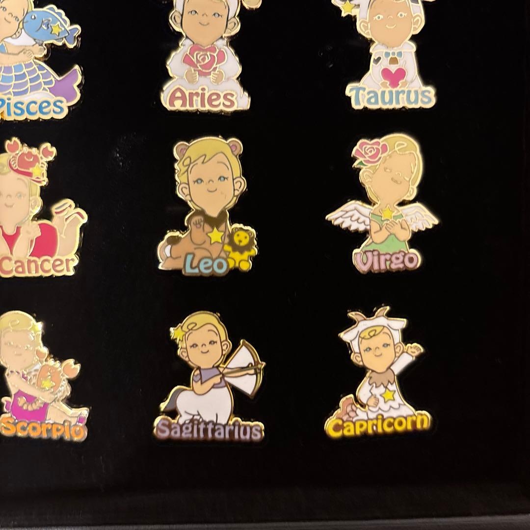 【希少】髙島屋シンガポールローズちゃん星座ピンバッジ（2023年） 30周年記念