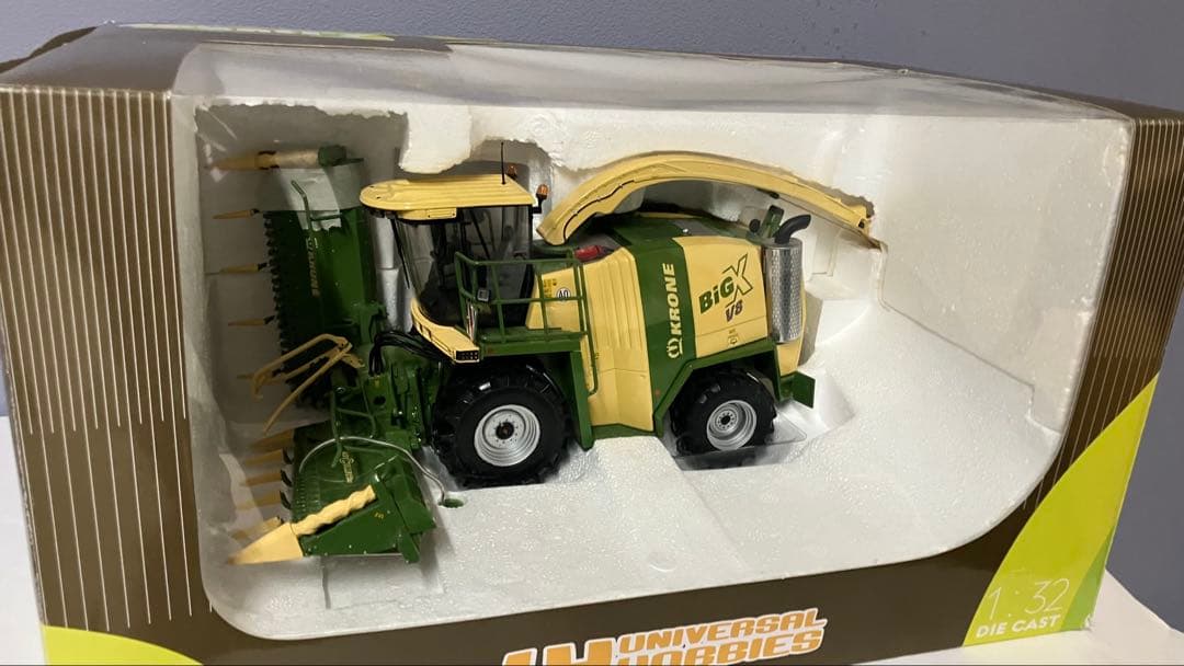 希少！ユニバーサルホビーKRONE BIG X V8トラクター1/32 クローネ 希少！ユニバーサルホビーKRONE BIG X V8トラクター1/32 クローネ