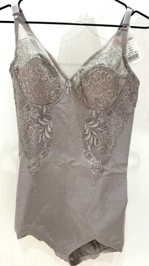 補正下着ダイアナ新品未使用タグ付き レース ボディスーツ - メルカリ