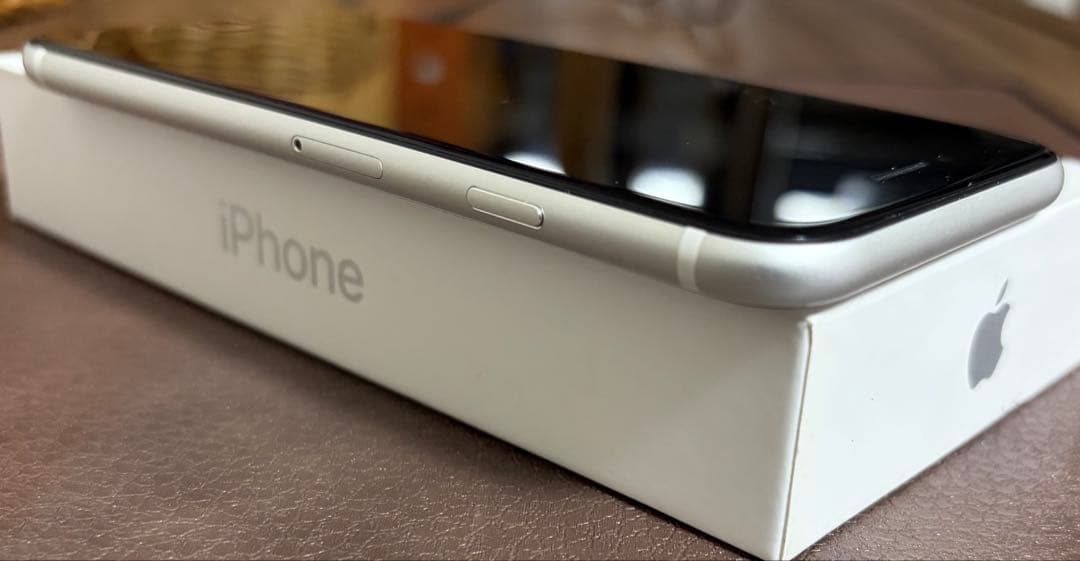 中古】iPhone SE (第2世代) ホワイト 箱付き - メルカリ