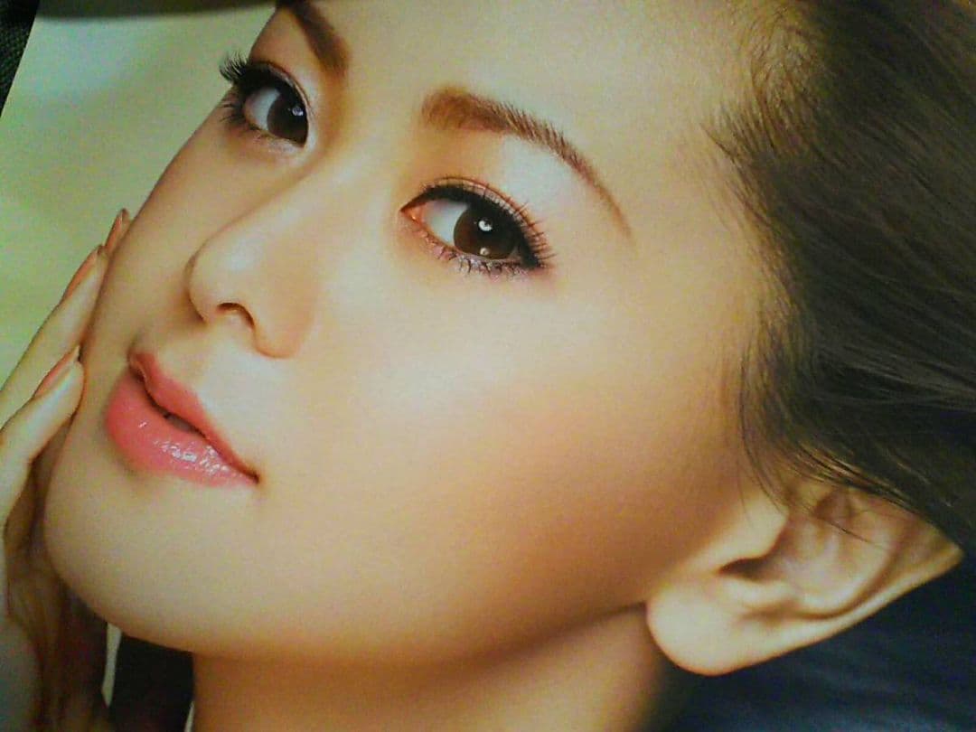 倉木麻衣ポスター非売品B2メイクアップ煌めき超絶美人ノースリーブ化粧品ブランド風