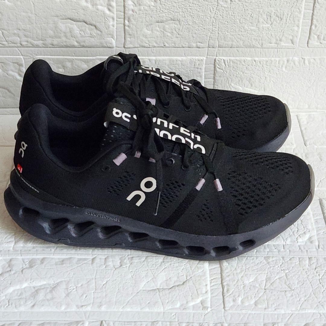 【人気美品✨】On CIoudsurfer スニーカー 黒 25.5cm 厚底