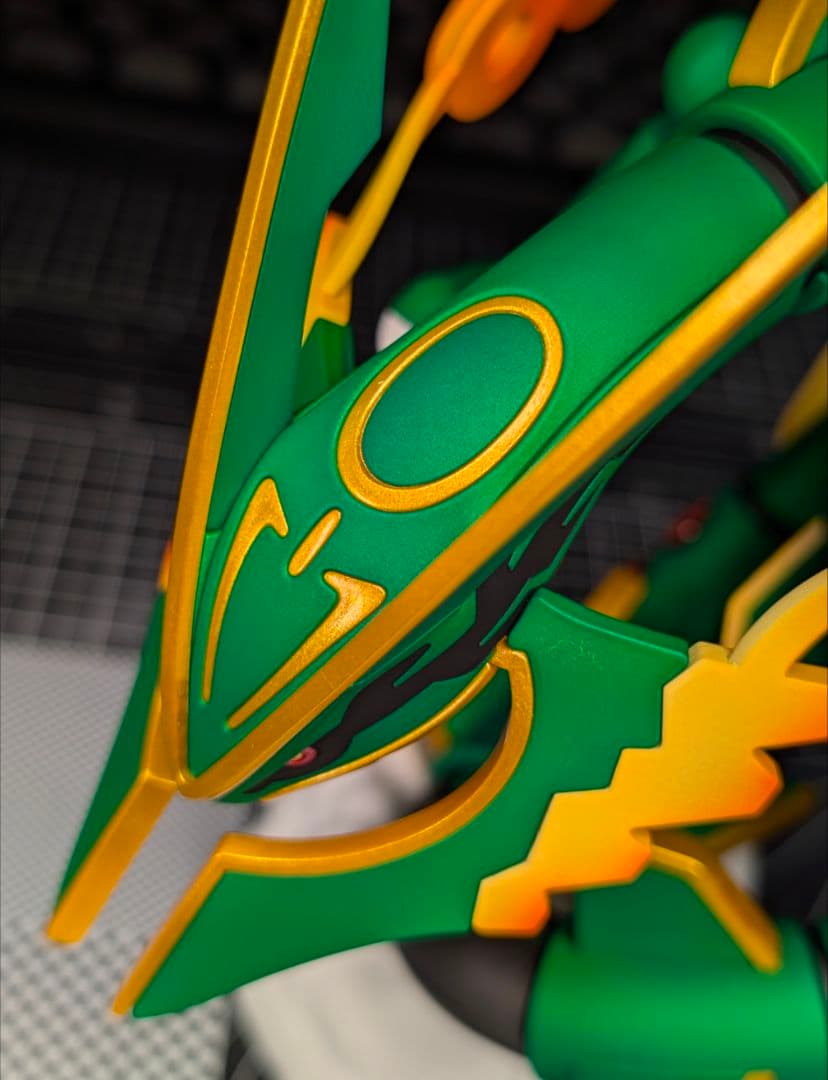 メガレックウザ　全塗装　完成品　ポケプラ　マッドキャンディ仕上げ