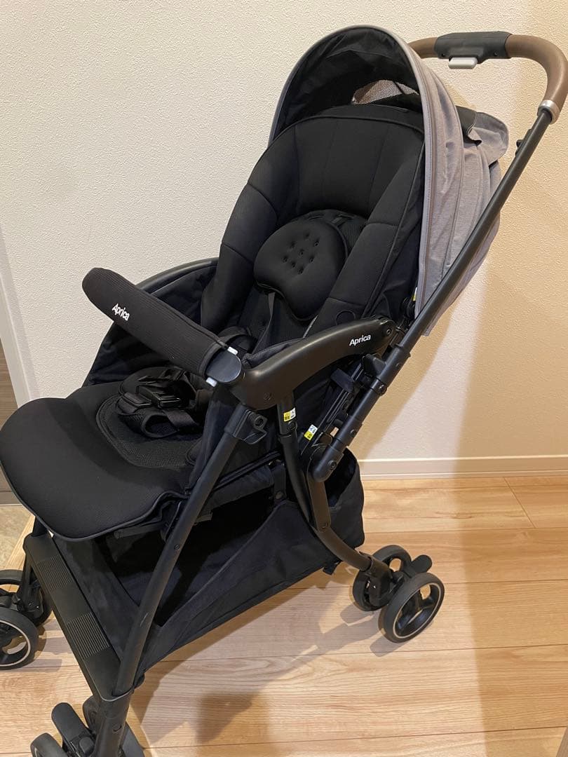 【美品】Aprica ラクーナクッションフリー (ベージュ) LUXUNA ベビーカー アップリカ ラクーナクッションAG ベージュBE A型