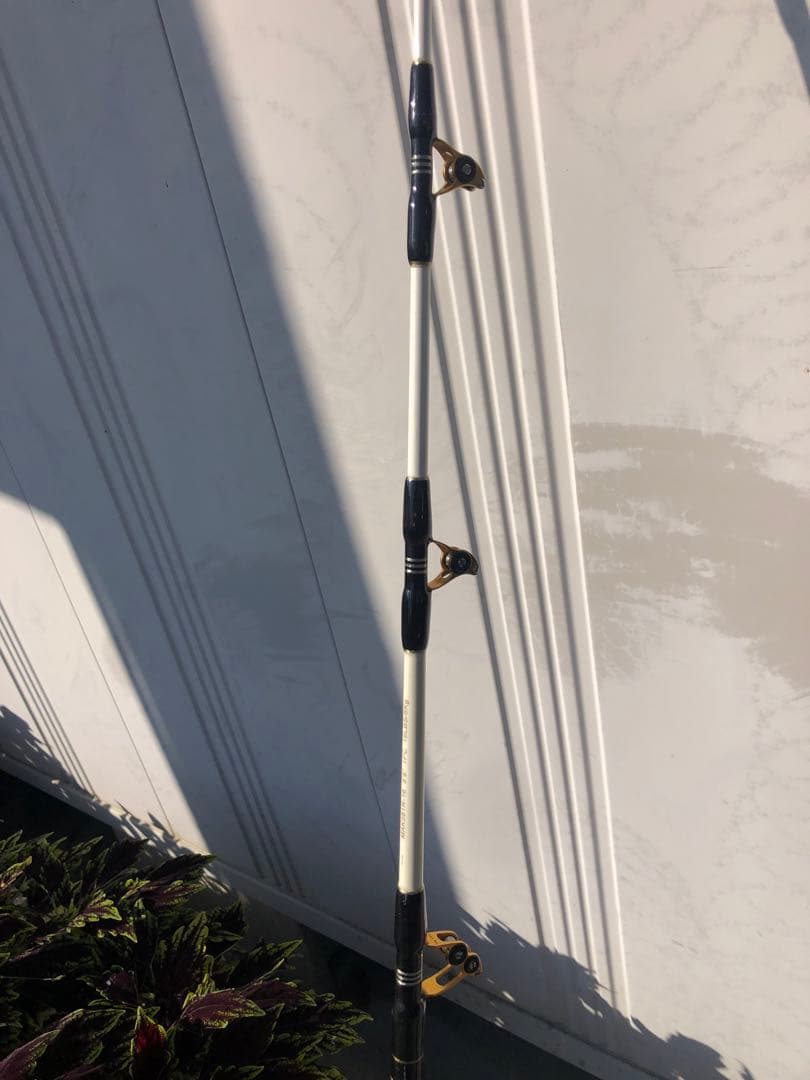 カーボンファイバー スピニングロッド 2.1m 黒オレンジ