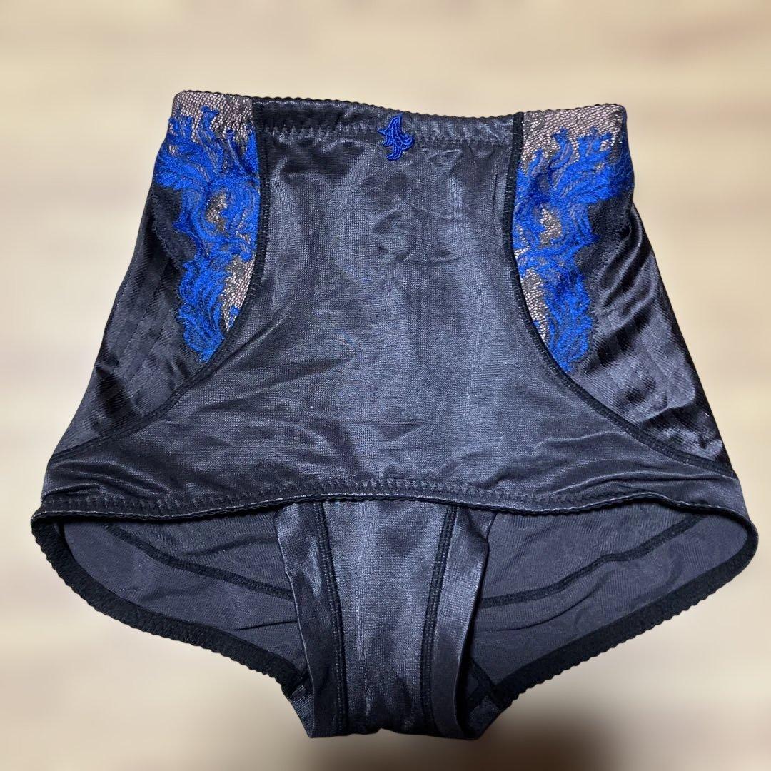 マルコ補正下着ショートガードルS-58 - メルカリ