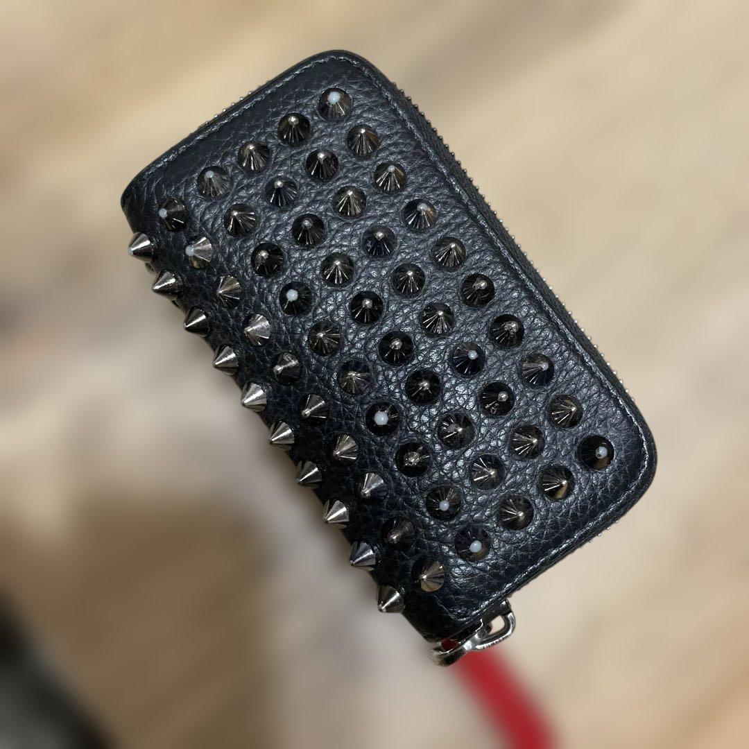 ルブタン　スタッズ付きブラックレザー　キーケース Christian Louboutin（クリスチャンルブタン） キーケース パネトーネ
