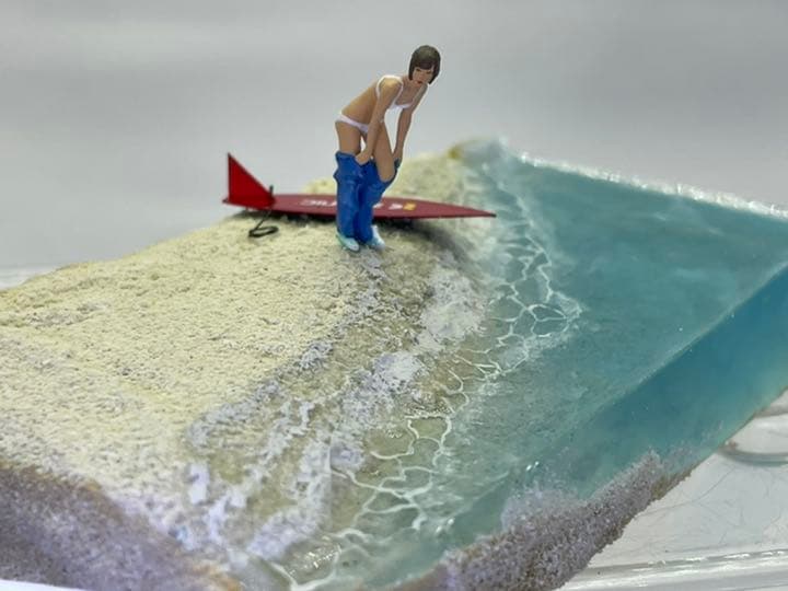 サーフィンするお姉さん レジン 海ジオラマ - メルカリ