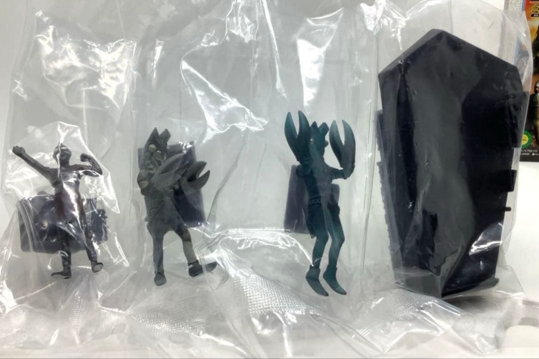 ウルトラ怪獣戯画 侵略者を撃て ウルトラマン バルタン星人 ジオラマ フィギュア