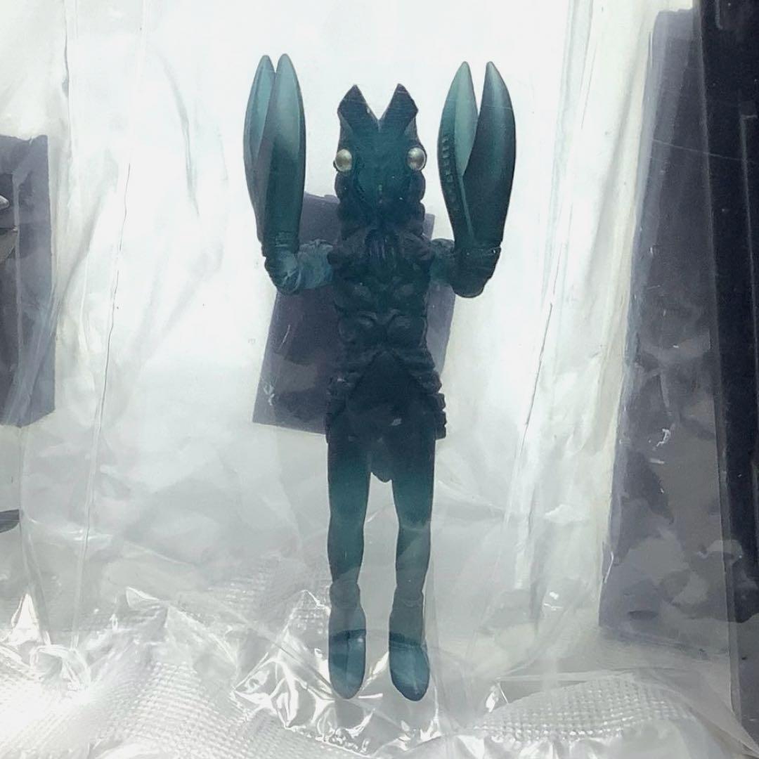 ウルトラ怪獣戯画 侵略者を撃て ウルトラマン バルタン星人 ジオラマ フィギュア