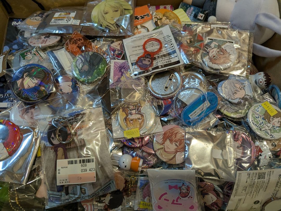 800点以上 ノンジャンル 大量 缶バッジ アクスタ まとめ売り 紙類なし
