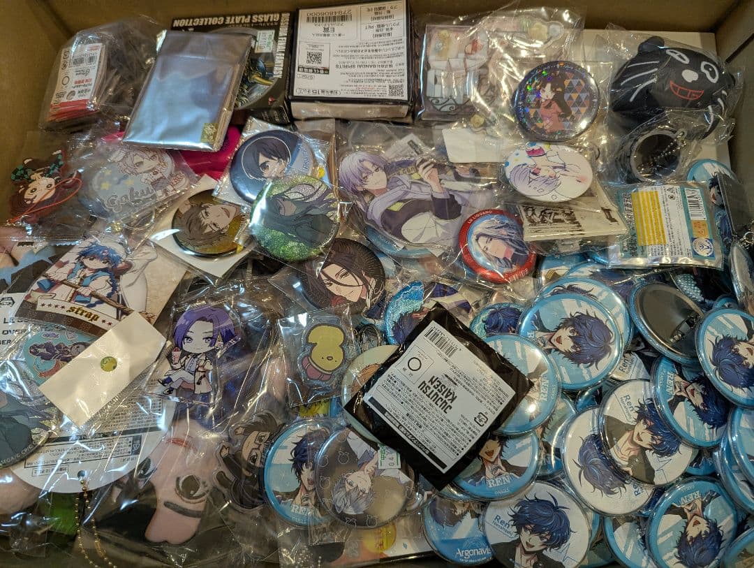 800点以上 ノンジャンル 大量 缶バッジ アクスタ まとめ売り 紙類なし