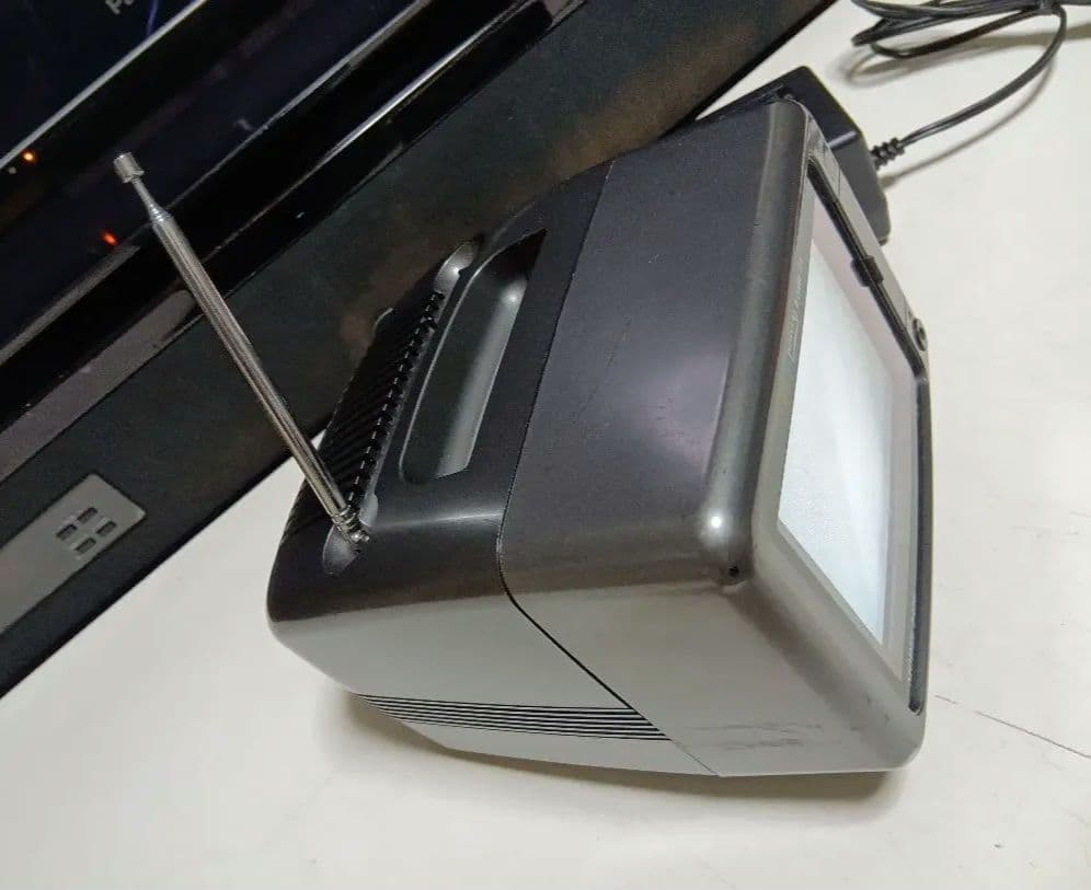 希少 JERICHO MODEL J-610 6インチ ブラウン管 カラーテレビ - メルカリ