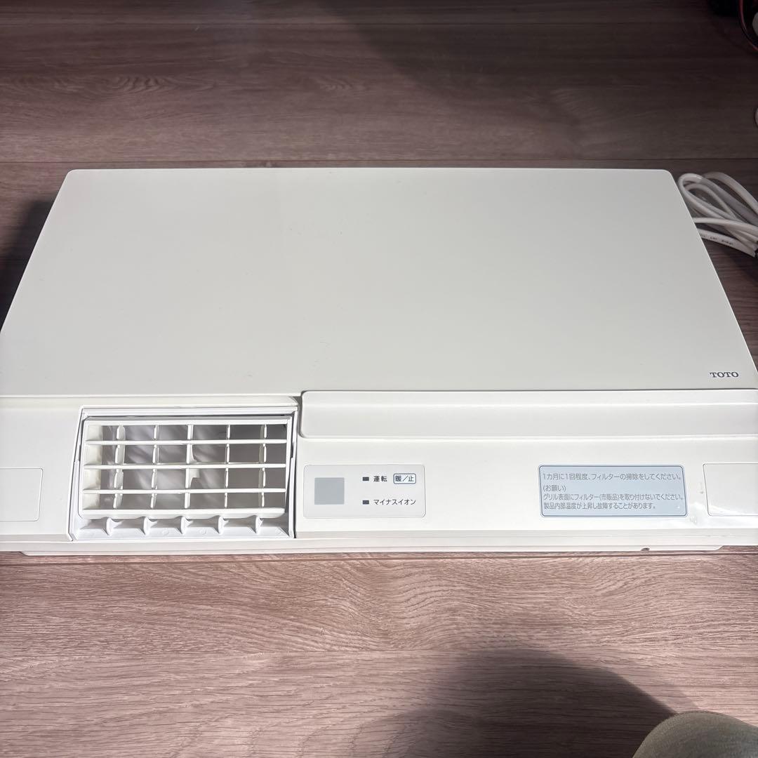 TOTO TYR340R 洗面所暖房機 楽天市場】洗面所暖房機【工事費込】TOTO 三乾王 TYR340S 100V 壁掛け