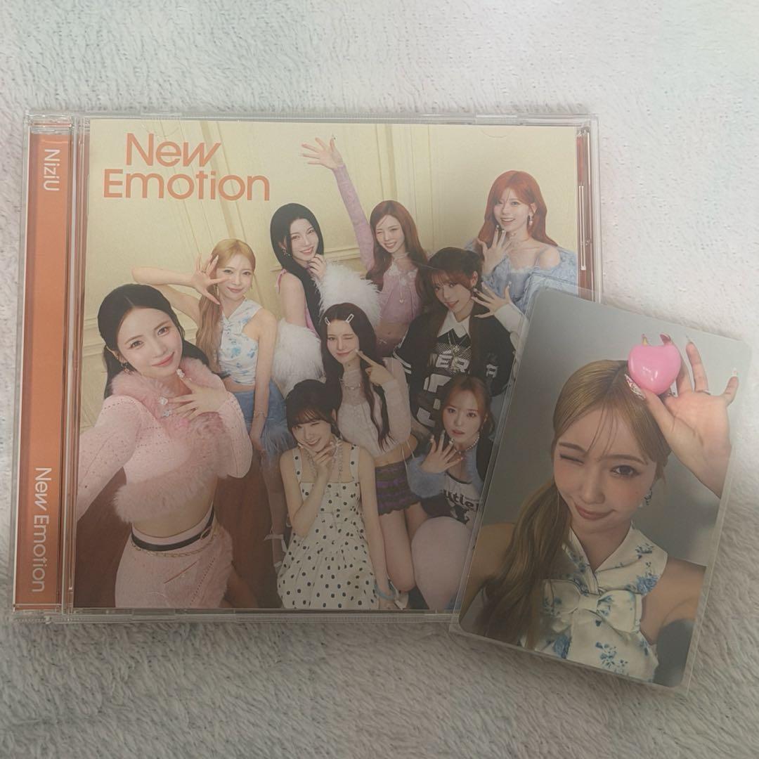 NiziU New Emotion 通常盤 開封済 トレカ付き マユカ - メルカリ