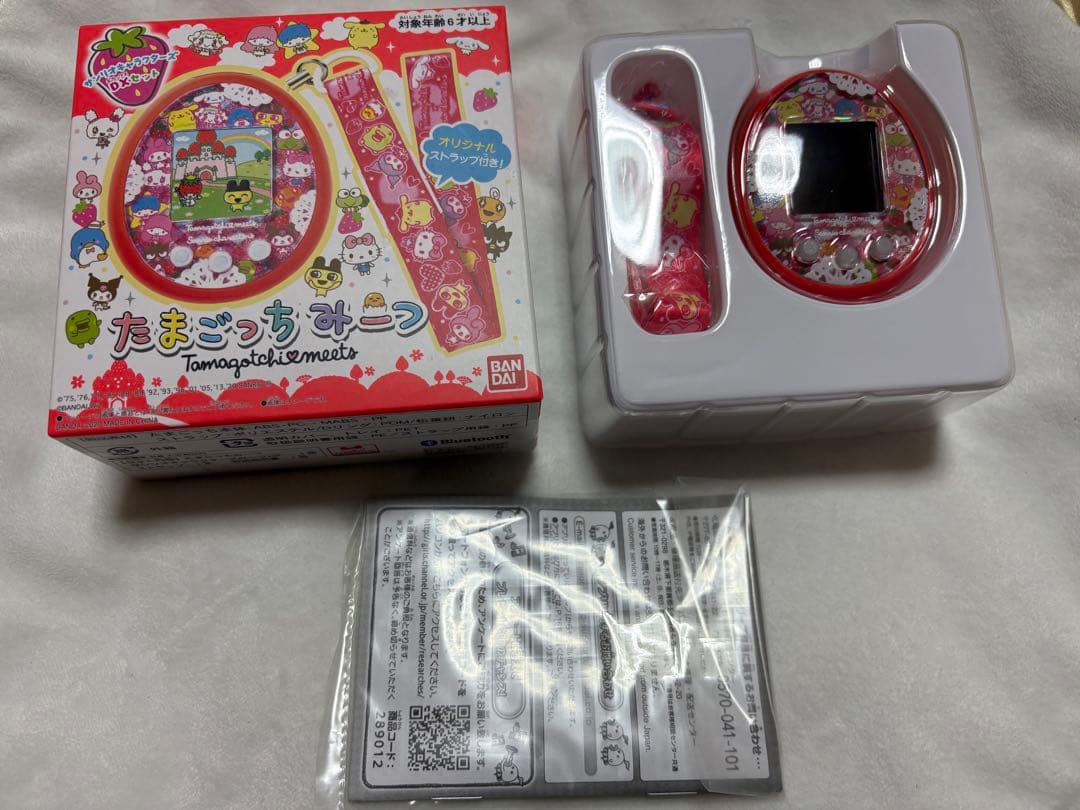 たまごっちみーつ　サンリオキャラクターズみーつver. 赤 たまごっちみーつ サンリオキャラクターズみーつver.」に限定