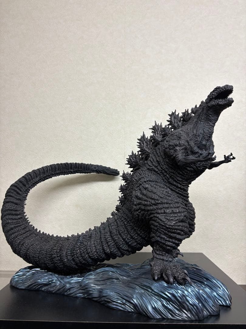 東宝30cmシリーズ　ゴジラ　日比谷スクエア　箱無し現状品 東宝30cmシリーズ ゴジラ 日比谷スクエア 箱無し現状品 - メルカリ