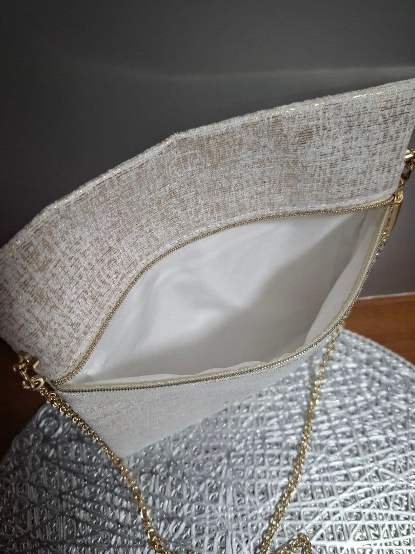 CHANEL ホリデー限定ポーチ ベージュ ノベルティ 斜め掛け - メルカリ