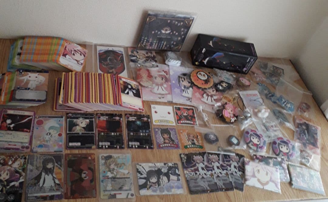 魔法少女まどか☆マギカ　まどマギ　マギレコ　缶バッジ　ストラップなど