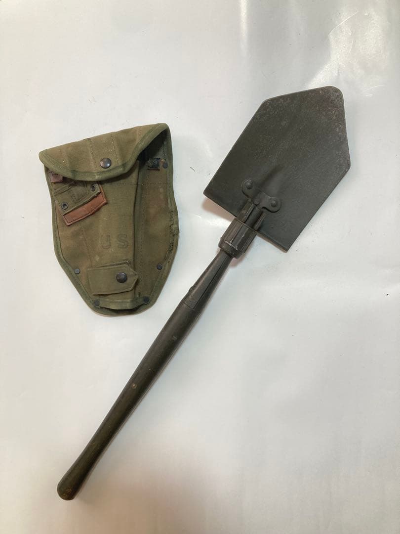 【米軍放出品】折りたたみ式シャベルと収納ケース 米軍スタイル 三つ折りシャベル 折りたたみスコップ ケース付き