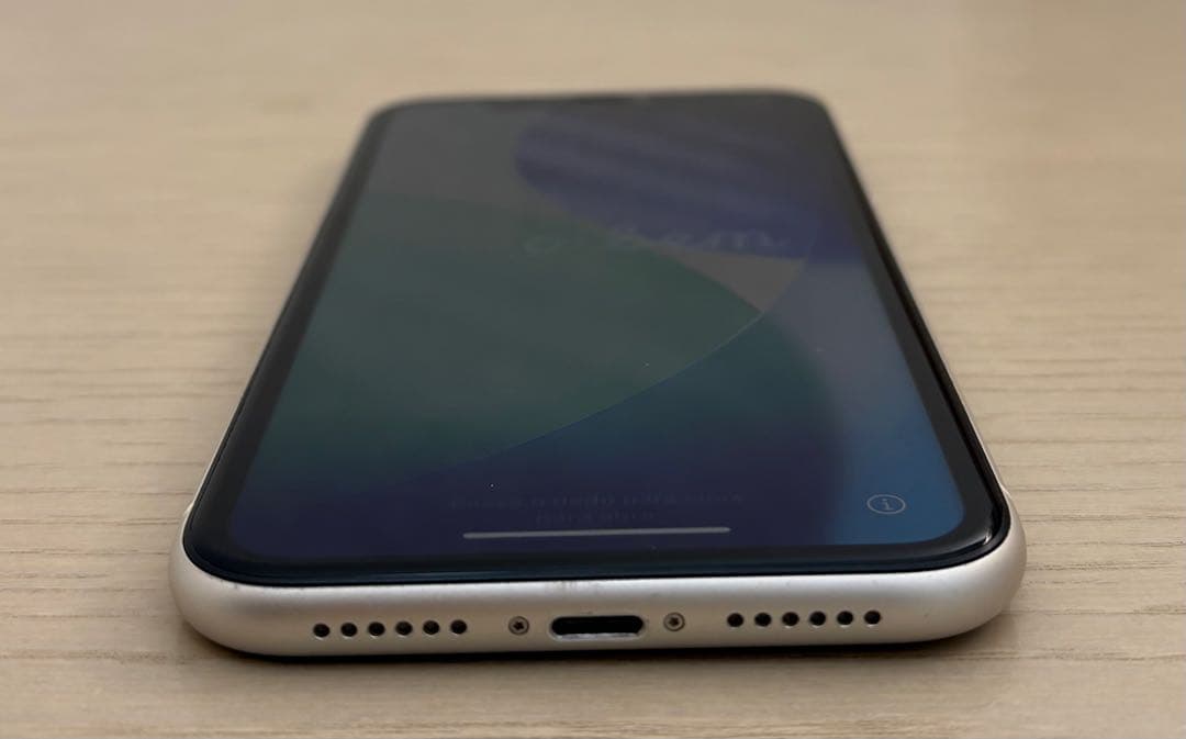 【本体のみ】《側面キズ＆画面やけ有》iPhone11 128GB ホワイト